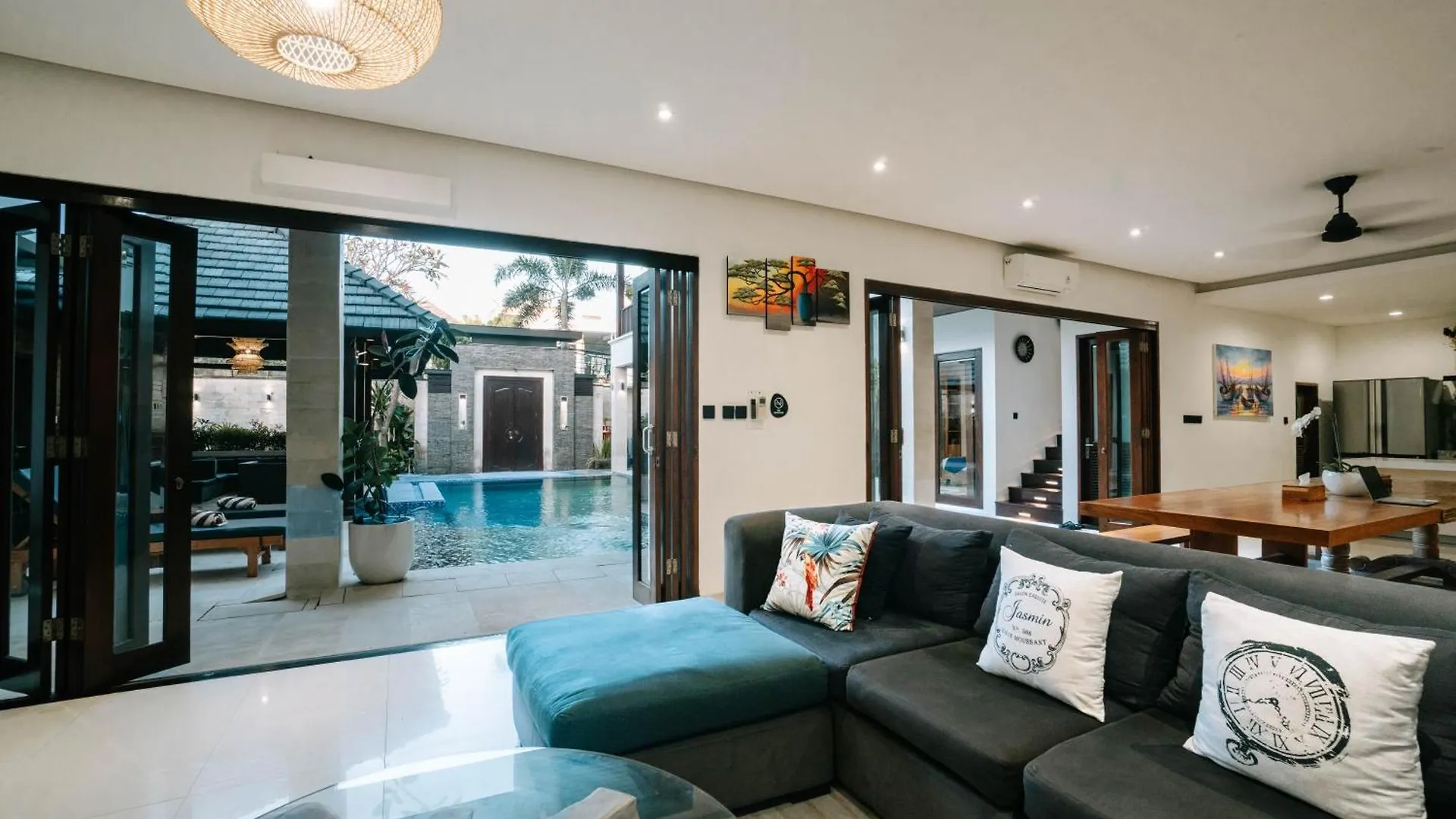 The Golden Serendipity Villa Seminyak סמיניאק